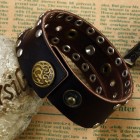 Коричневый браслет из телячьей кожи с металлическими вставками и черным камнем