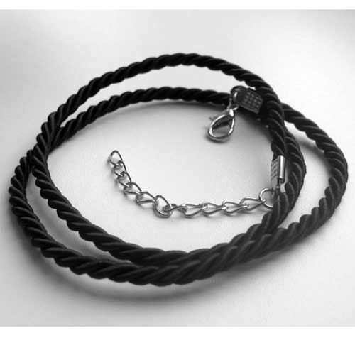 Шелковистый черный шнурок на шею 45 см