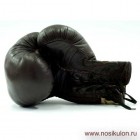 Кулон в виде боксерской перчатки длиной 35 мм с цепочкой