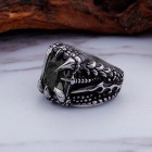 Стальное кольцо с черным камнем мужское в когтях
