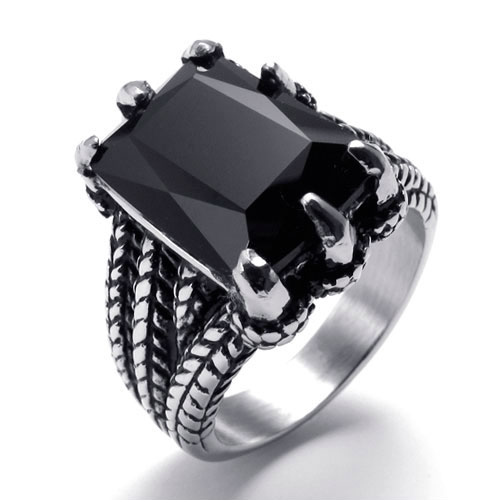 Стальное кольцо с черным камнем в когтях ящерицы